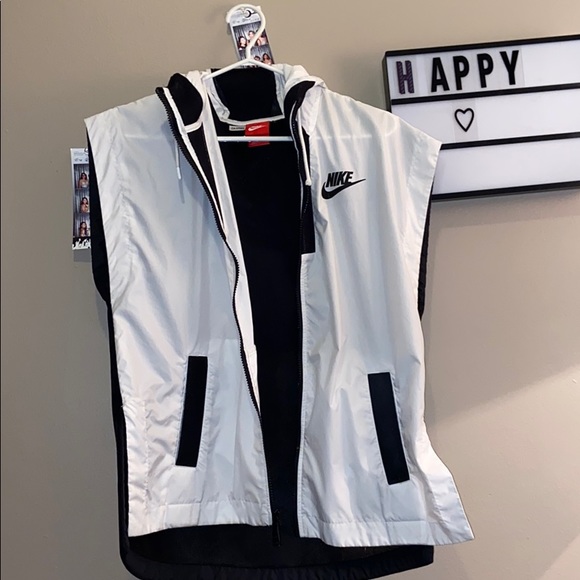 Nike windbreaker vest like new - Picture 2 of 4